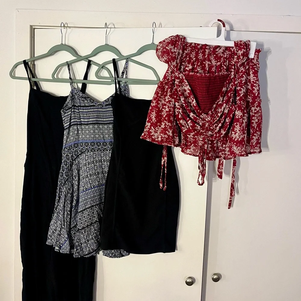 DRESSES - Picture 5 of 5